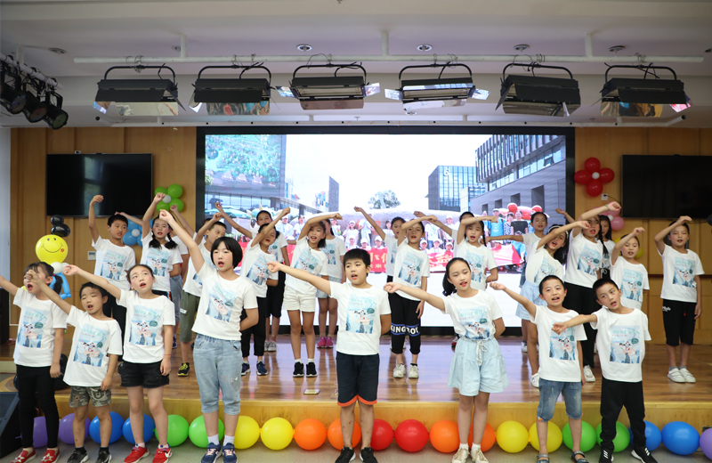 2019年8月17日 ，尊龍凱時人生就是贏二建“我們都是追夢人”小候鳥公益夏令營圓滿落幕。