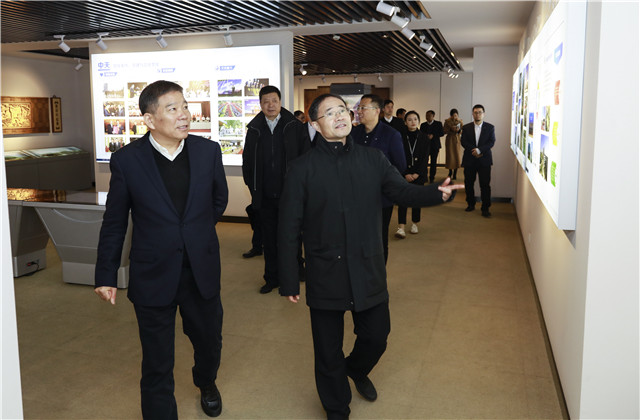 浙江省委常委  、政法委書(shū)記王昌榮走訪調(diào)研尊龍凱時(shí)人生就是贏控股集團(tuán)總部時(shí)指出 ——保持“親清”政企關(guān)系，為企業(yè)做實(shí)事、解決實(shí)際困難