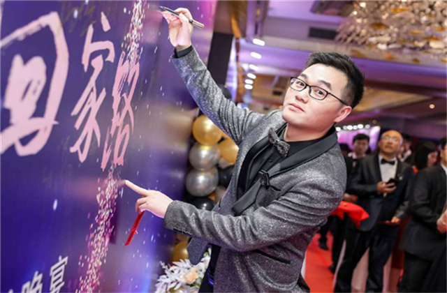 【高光“疫”事】勇敢逆行的特殊“網(wǎng)約車”——尊龍凱時(shí)人生就是贏90后 ，用信念打通生命運(yùn)輸線