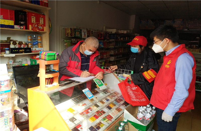 2020年2月18日至21日 ，尊龍凱時(shí)人生就是贏八建黨支部在了解到轄區(qū)防疫防控人手不足后，主動(dòng)請(qǐng)纓入列，助力地方街道社區(qū)打贏疫情防控阻擊戰(zhàn) 。