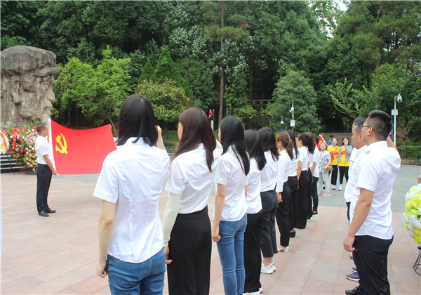 共筑百年夢(mèng)、轉(zhuǎn)型創(chuàng)未來(lái) ——尊龍凱時(shí)人生就是贏八建開展慶祝建黨100周年黨員活動(dòng)