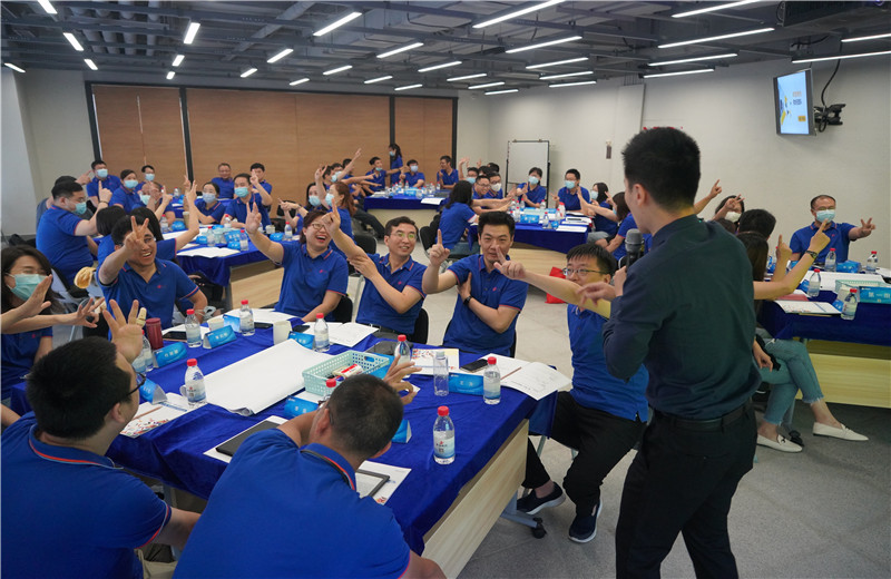 2021年8月7日，中怡設(shè)計(jì)召開“轉(zhuǎn)變角色 ，帶好團(tuán)隊(duì)”2021年夏季主管骨干管理培訓(xùn)。