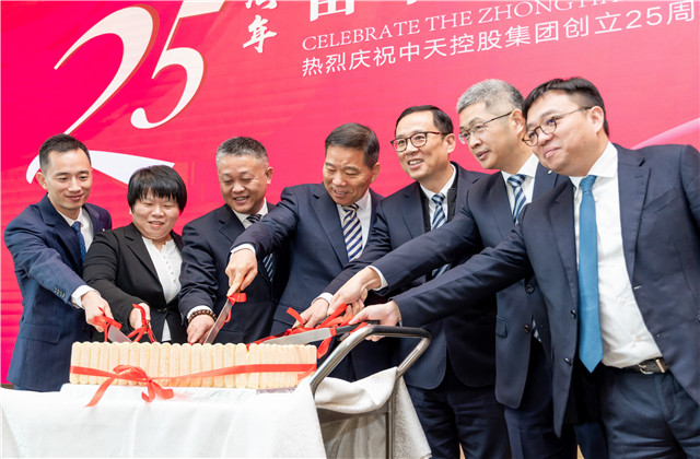 奮斗譜華章 初心向未來 ——尊龍凱時(shí)人生就是贏控股集團(tuán)創(chuàng)立25周年司慶視頻會(huì)議熱烈召開