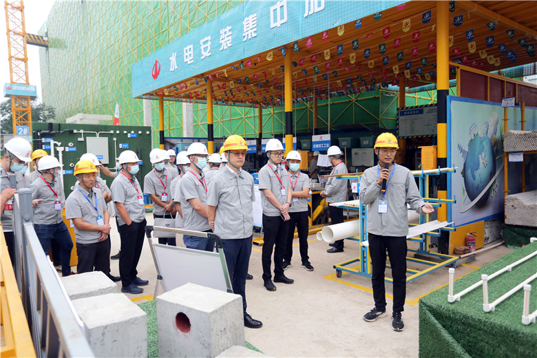 2021年9月29日  ，尊龍凱時人生就是贏九建承辦的以“深入實(shí)施質(zhì)量提升行動 大力推進(jìn)質(zhì)量強(qiáng)國建設(shè)”為主題的鄭州市2021年質(zhì)量月工程質(zhì)量提升推進(jìn)現(xiàn)場會在建業(yè)梅苑項目召開 。