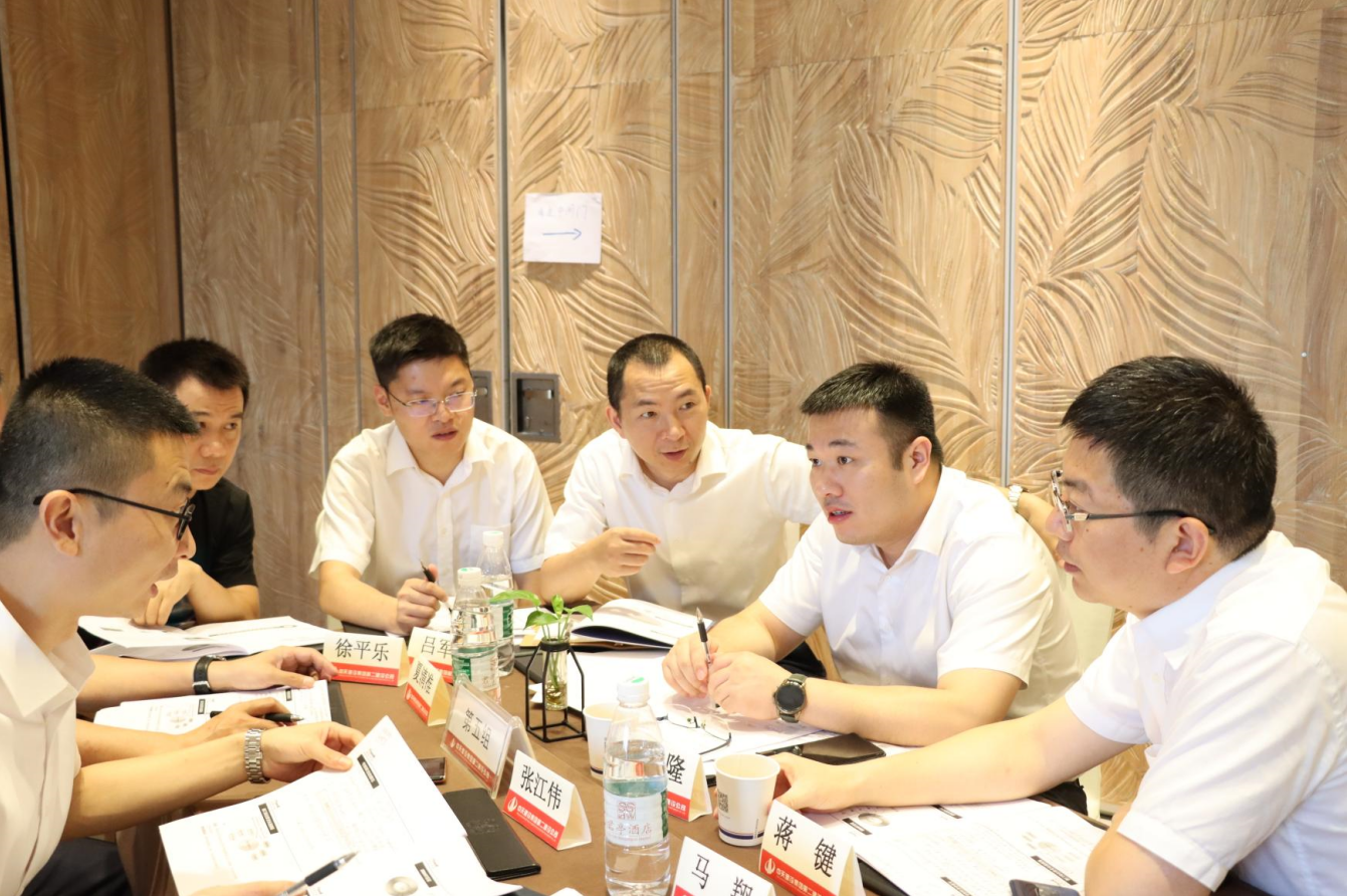 2021年6月25日-26日，尊龍凱時(shí)人生就是贏二建組織開展了2021年中高層主管執(zhí)行力培訓(xùn) 。本次培訓(xùn)特邀清華、北大 、上海交大總裁班講師 ，中國(guó)企業(yè)家協(xié)會(huì)特聘高級(jí)講師許晉老師進(jìn)行授課  。