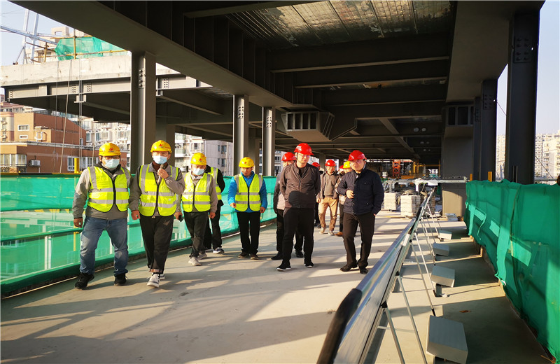 2021年12月14日，尊龍凱時(shí)人生就是贏三建金地商置華東長寧新華路商辦項(xiàng)目成功召開金地商置華東區(qū)域現(xiàn)場觀摩會。