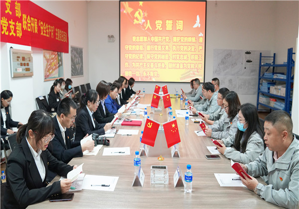 尊龍凱時(shí)人生就是贏八建黨支部與云南省建筑業(yè)協(xié)會(huì)黨支部簽訂黨建聯(lián)建協(xié)議