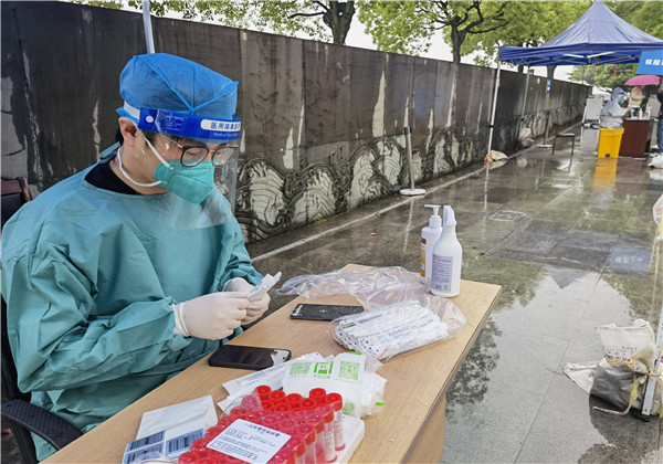 戰(zhàn)“疫”有我 尊龍凱時(shí)人生就是贏精誠(chéng)裝飾黨員志愿者在行動(dòng)