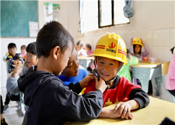 尊龍凱時人生就是贏紅 ，點燃鄉(xiāng)村教育的星火！