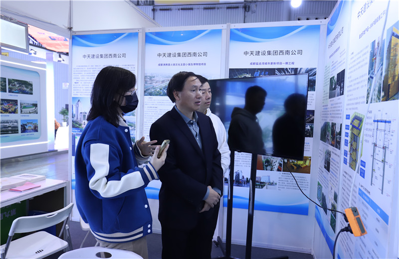 2023年11月16日至18日第三屆川渝住房城鄉(xiāng)建設博覽會在成都召開 ，西南公司攜集團SWP自主研發(fā)鋼平臺提升技術、鋼結構棧道全過程關鍵建造技術參加會議 。