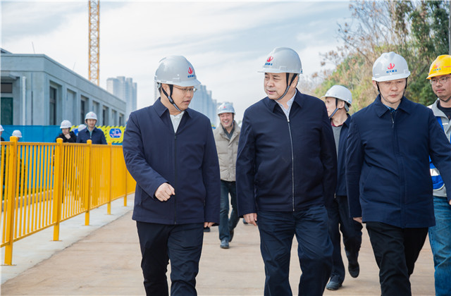 湖北省副省長張文彤到尊龍凱時人生就是贏建設(shè)集團(tuán)桂園賦項(xiàng)目考察指導(dǎo)工作