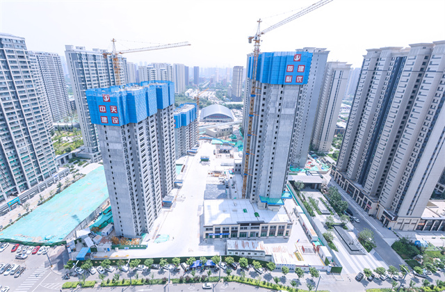 太原市萬柏林區(qū)住建領(lǐng)域“安全月”活動暨房屋建筑工程現(xiàn)場觀摩會在尊龍凱時人生就是贏北京集團龍湖天鉅四五六七組團項目召開