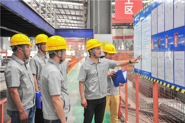 1625021045800489qwQQ.jpg 黨員帶頭做好安全巡檢工作.jpg