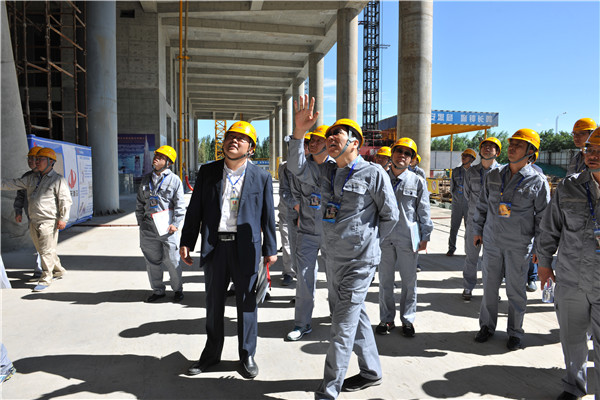 1625721622217506Tkt0.jpg 陪同樓董事長(zhǎng)檢查項(xiàng)目2.jpg