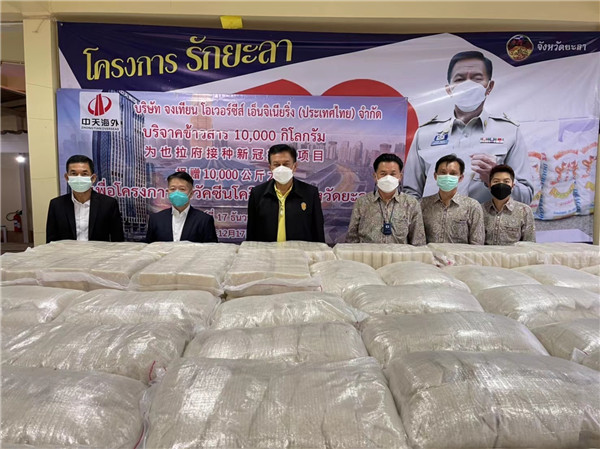 左三：也拉省省長 ；右三 ：勿洞市市長_副本.jpg