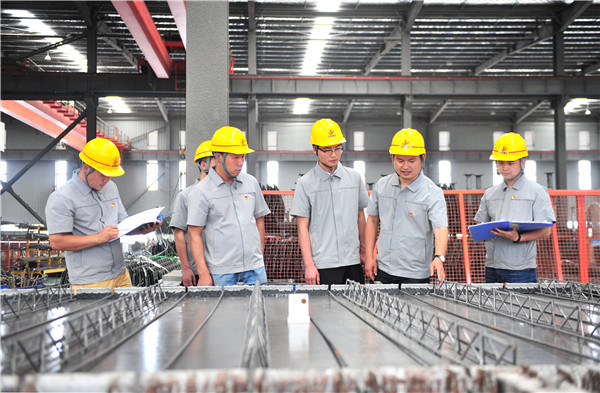 1657763175162681hogk.jpg 10.黨員帶頭做好質(zhì)量檢測工作_副本.jpg